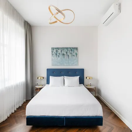 Grand Crown Lejlighedshotel 4*