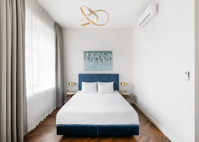 Grand Crown Lejlighedshotel 4*